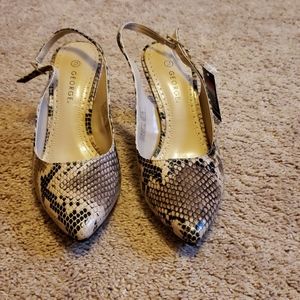 New snake heels sz7.5